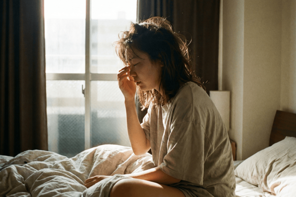 「水を飲む量」を気にしても無駄です。あなたが繰り返す「むくみ」の正体と、今すぐやめるべきこと【医師が解説】